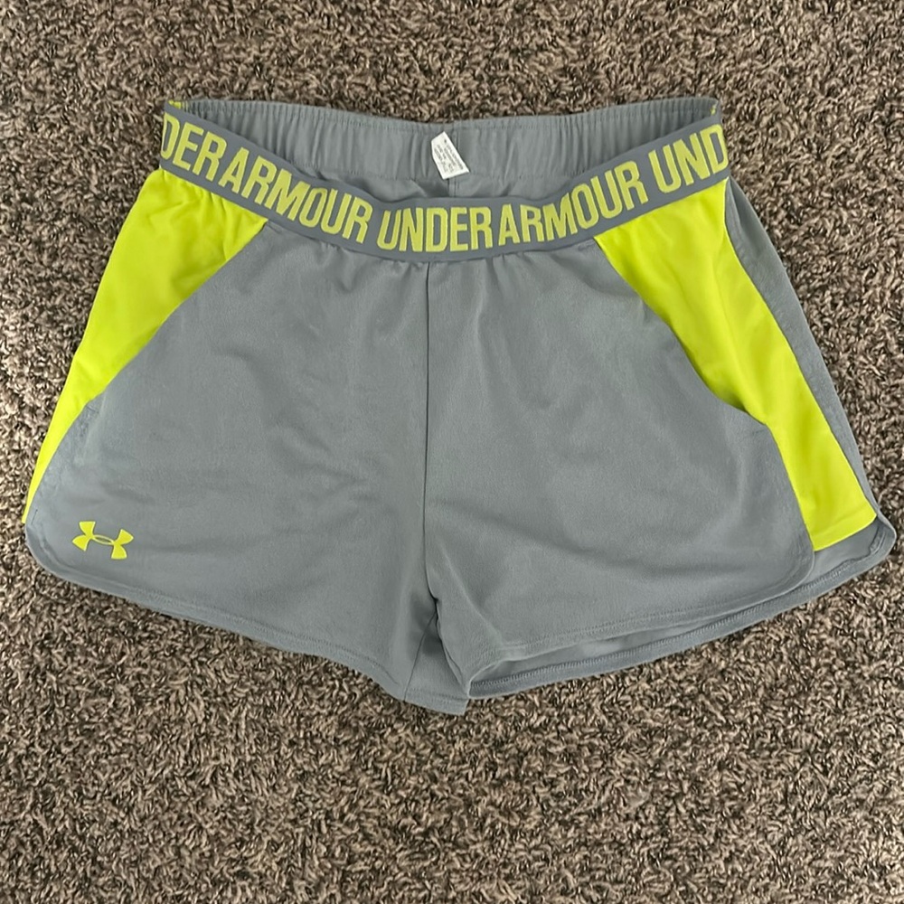 Under Armour- size M